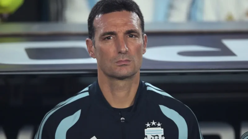 Lionel Scaloni, entre la seriedad frente a Burkina Faso, su continuidad y la despedida de Messi