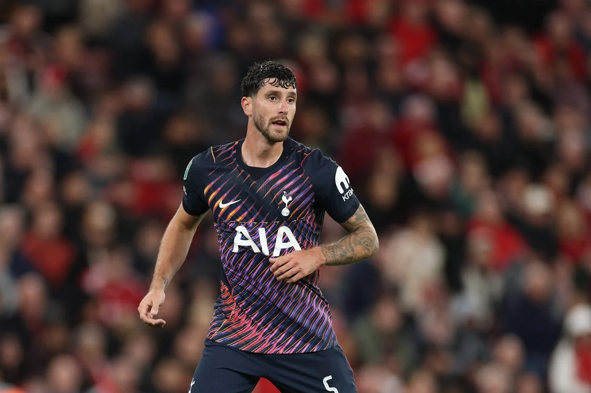Marcos Senesi volvió a ser suplente en Tottenham