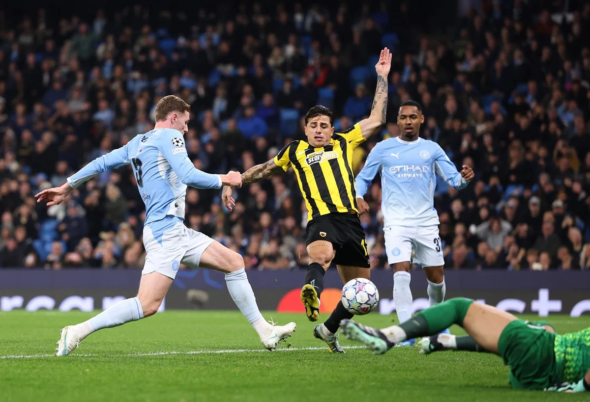 Elliot Anderson se estrenó en redes de Champions League con su primer gol para Manchester City