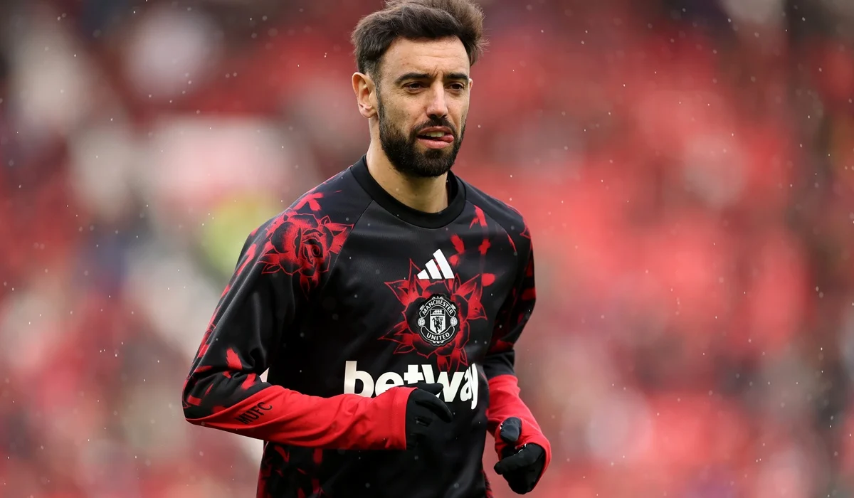 Bruno Fernandes es suplente en Manchester United tras sus críticas al DT Michael Carrick