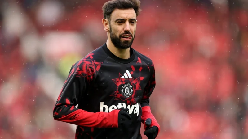 Bruno Fernandes es suplente en Manchester United tras sus críticas al DT Michael Carrick