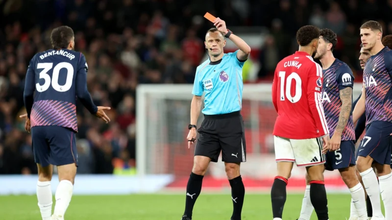 Bentancur levantó temperatura y vio la roja por cabezazo a Luke Shaw en Manchester United vs Tottenham
