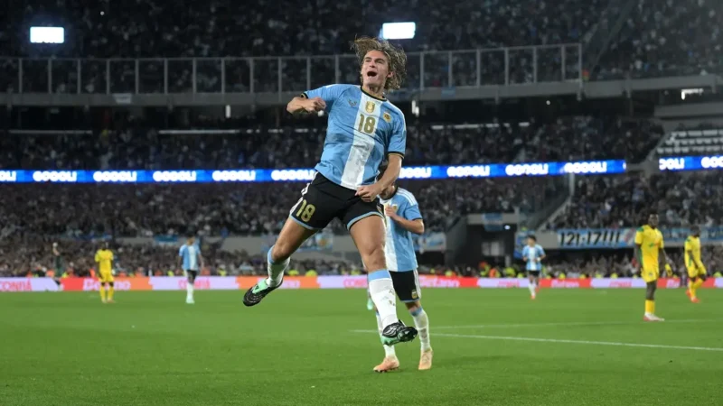 Nico Paz marcó su tercer gol consecutivo con Argentina y Messi llegó a 70 asistencias