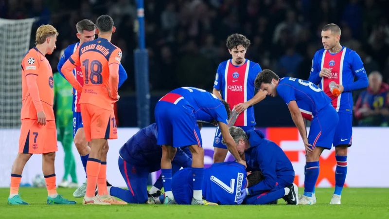 Alarma total en PSG por lesión de Khvicha Kvaratskhelia ante Barcelona
