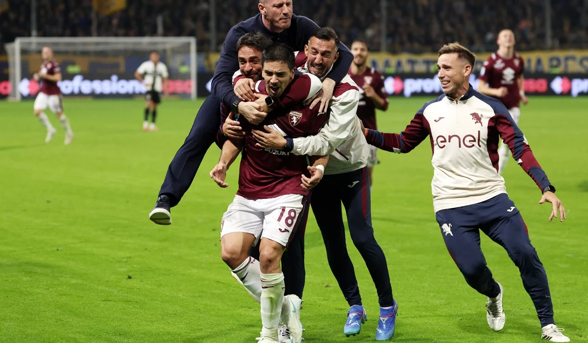 Torino goleó a Parma con doblete de Giovanni Simeone
