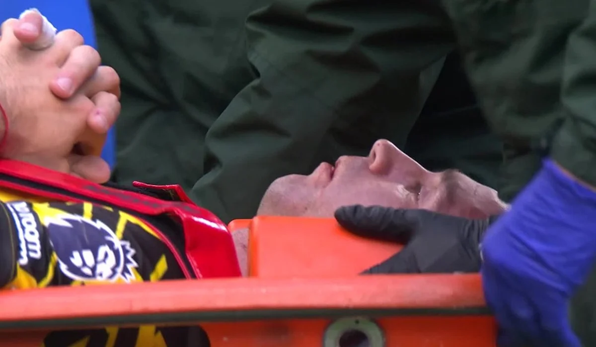 Dibu Martínez fue hospitalizado tras su fuerte golpe en Everton vs Chelsea