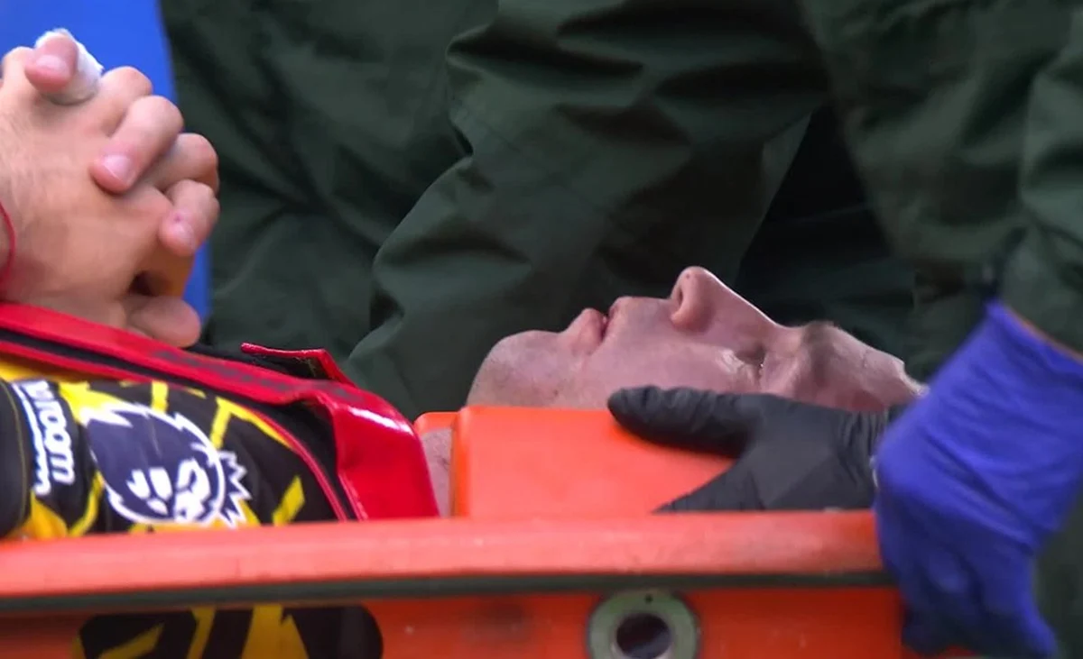 Dibu Martínez fue hospitalizado tras su fuerte golpe en Everton vs Chelsea