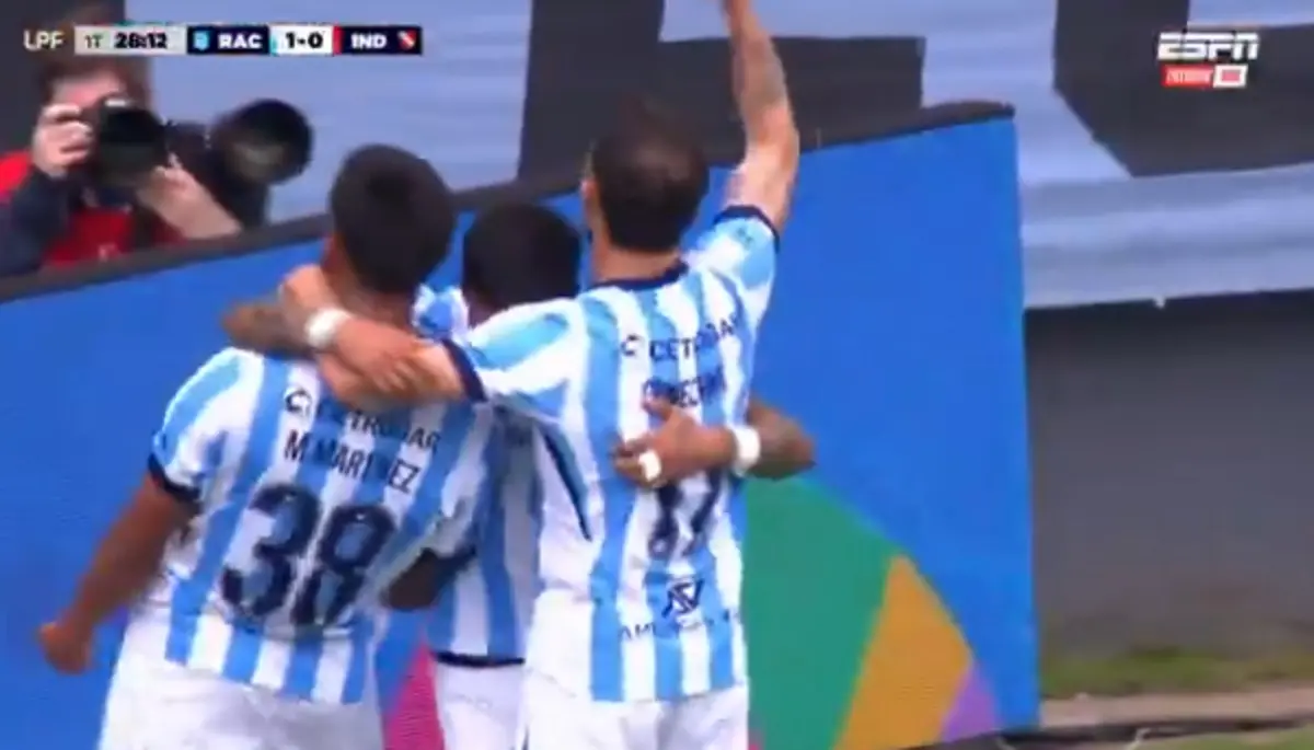 Racing golpeó primero en el clásico de Avellaneda: Error de Rey y gol de Zaracho ante Independiente