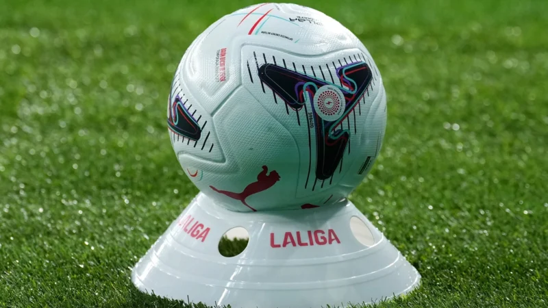 ¿Por qué se atrasan los horarios de los partidos de La Liga este domingo?