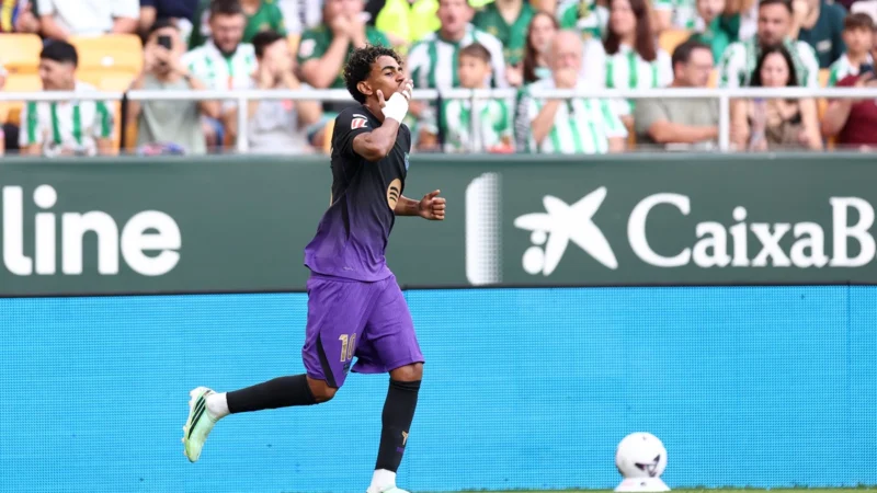 Lamine Yamal superó a Iniesta y quedó a 2 goles de Cruyff en Barcelona