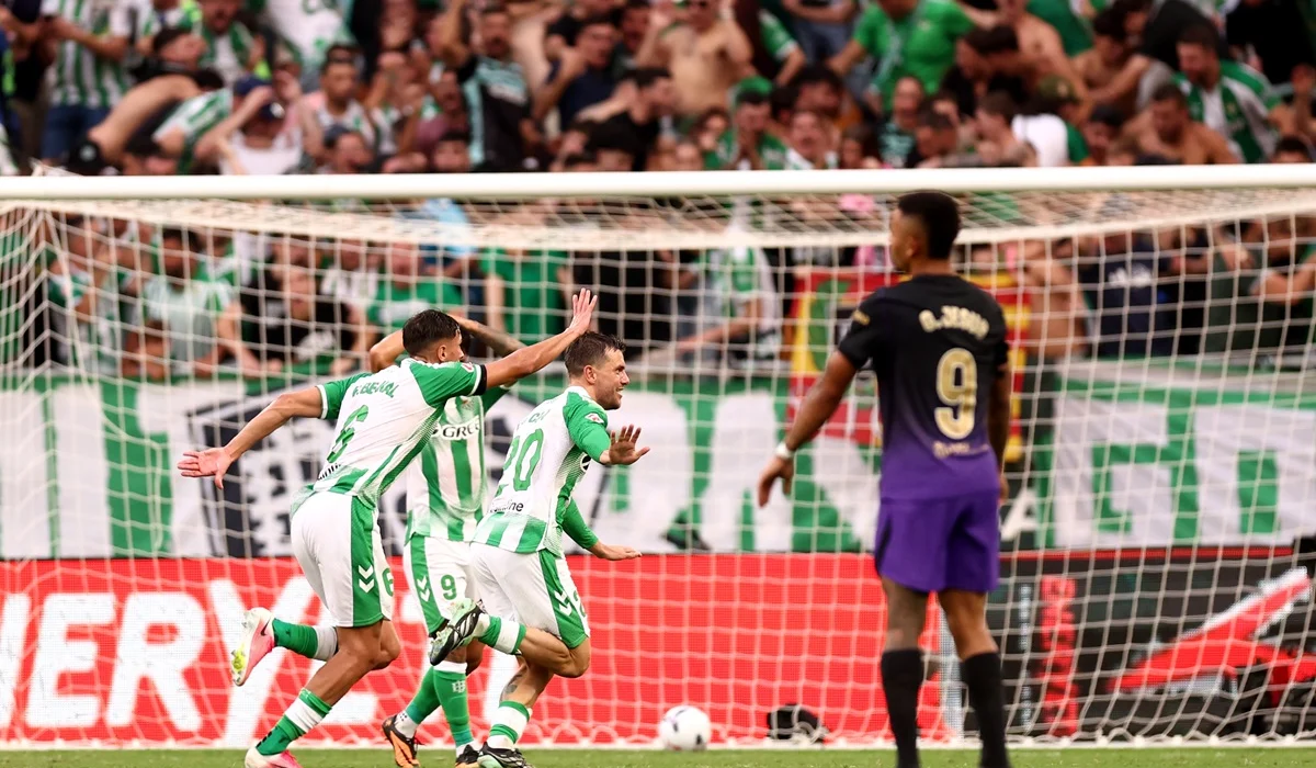 Polémico golazo anulado a Lo Celso en Betis – Barcelona