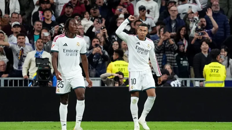 Real Madrid desfiló ante Sevilla con goleada y un doblete de Mbappé para recuperarse en La Liga