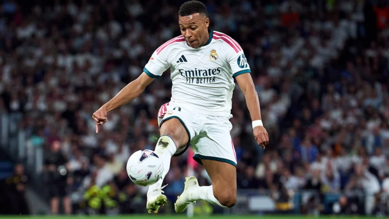 Mbappé llegó a los 100 partidos en Champions y lo celebró con gol