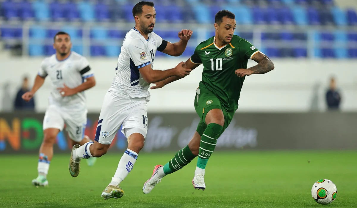 Irlanda empató con Israel en un partido que se jugó más afuera que adentro