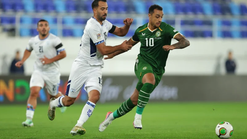 Irlanda empató con Israel en un partido que se jugó más afuera que adentro