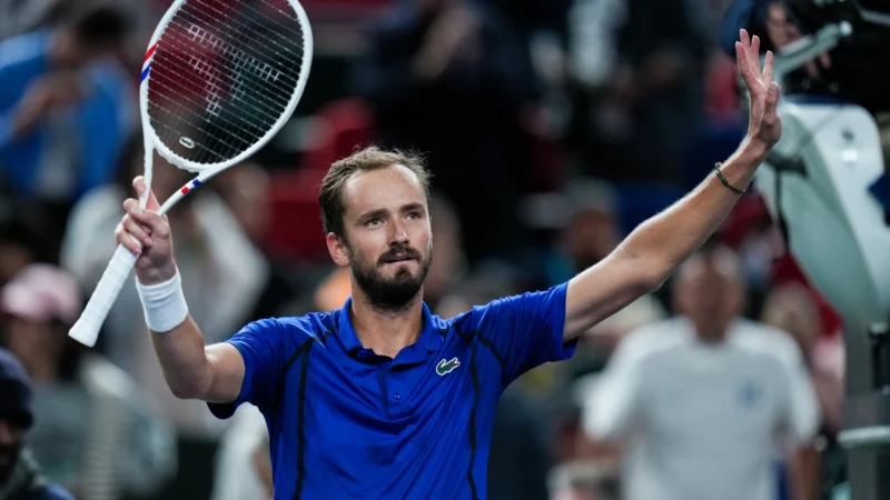 Medvedev volvió a semifinales de Shanghái con gran triunfo ante Tommy Paul