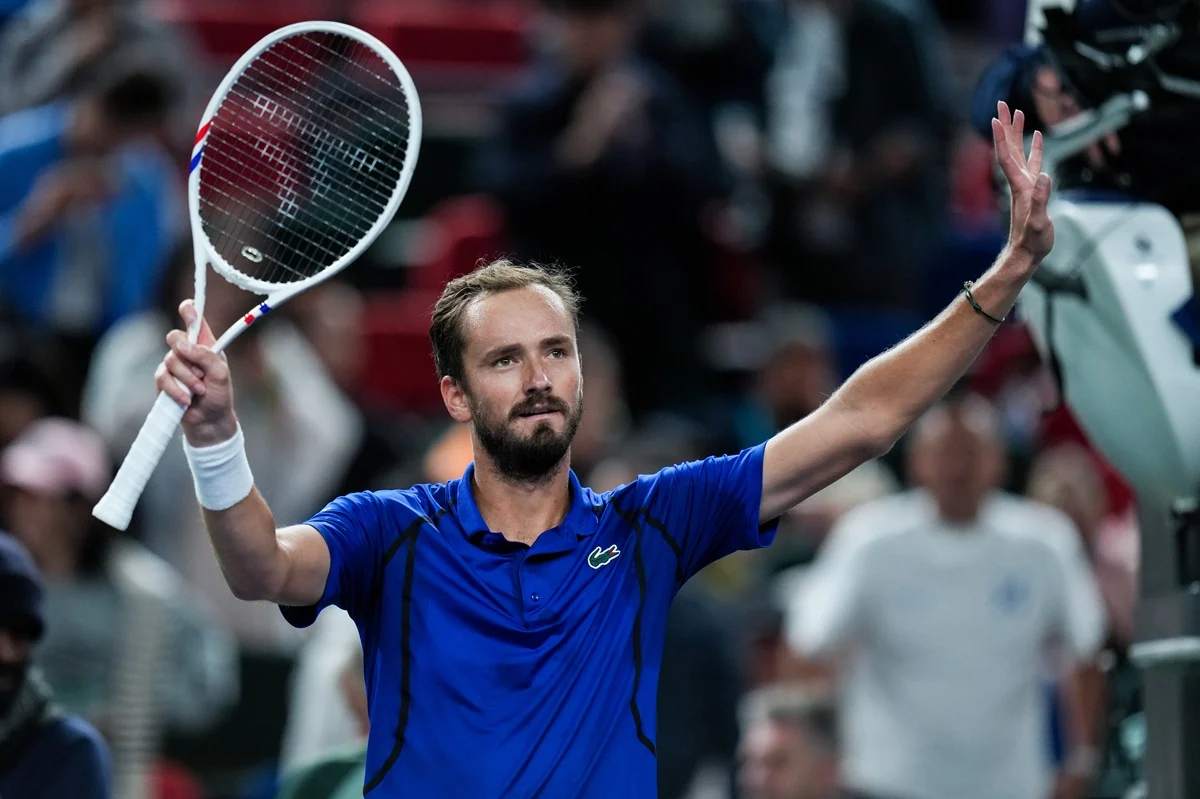 Medvedev volvió a semifinales de Shanghái con gran triunfo ante Tommy Paul