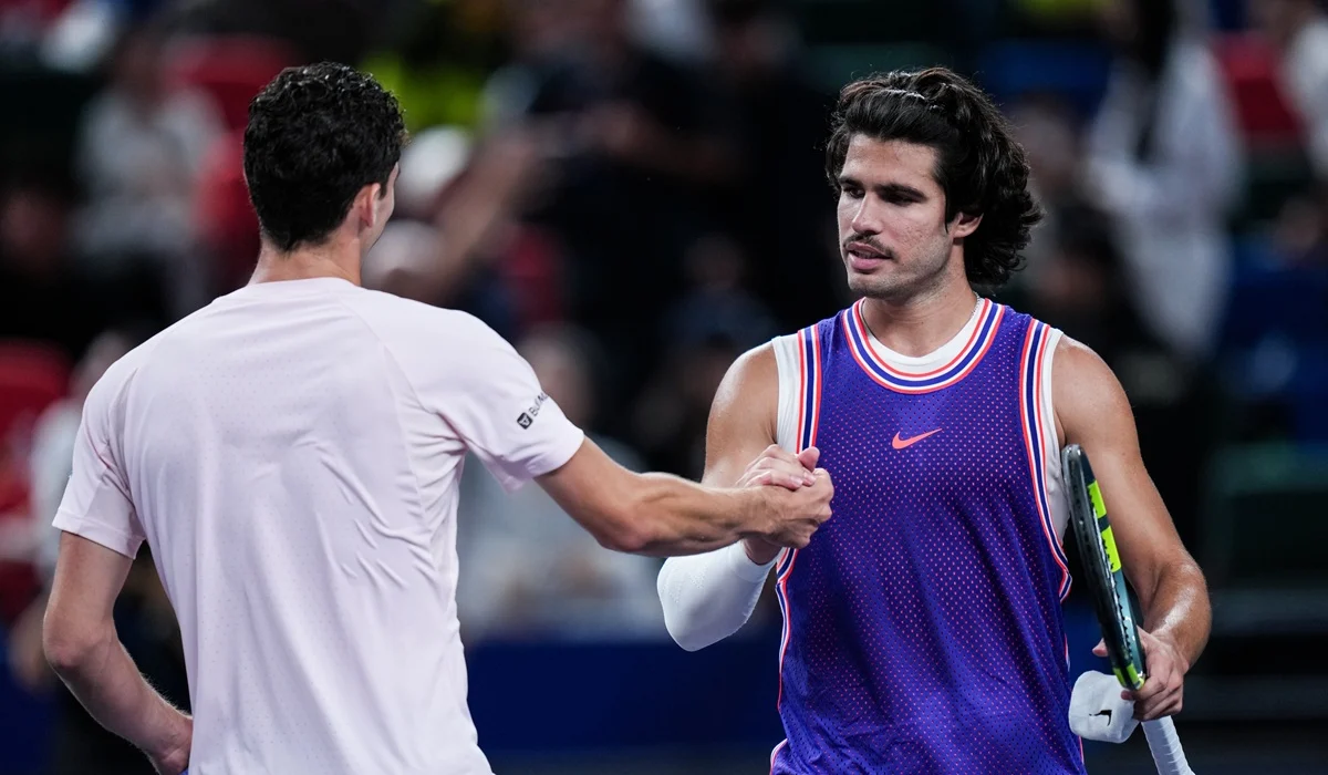 Carlos Alcaraz venció a Juan Manuel Cerúndolo en una jornada a pura derrota de argentinos en el Masters de Shanghái