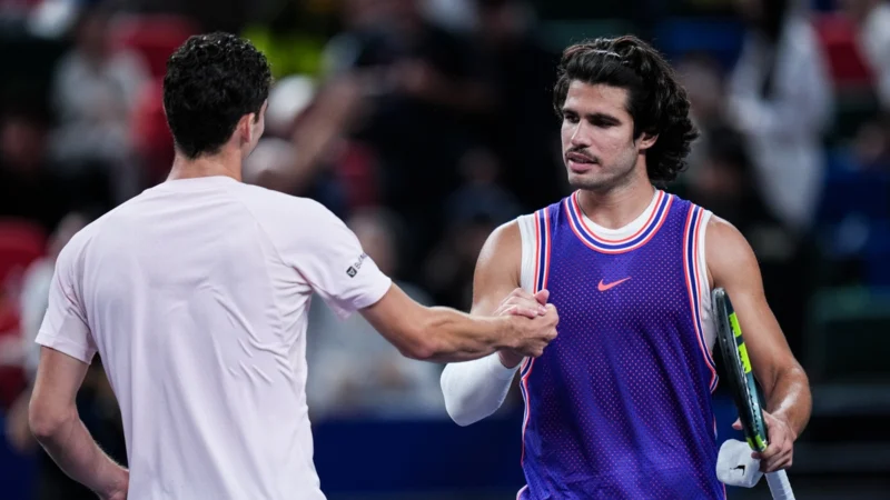Carlos Alcaraz venció a Juan Manuel Cerúndolo en una jornada a pura derrota de argentinos en el Masters de Shanghái