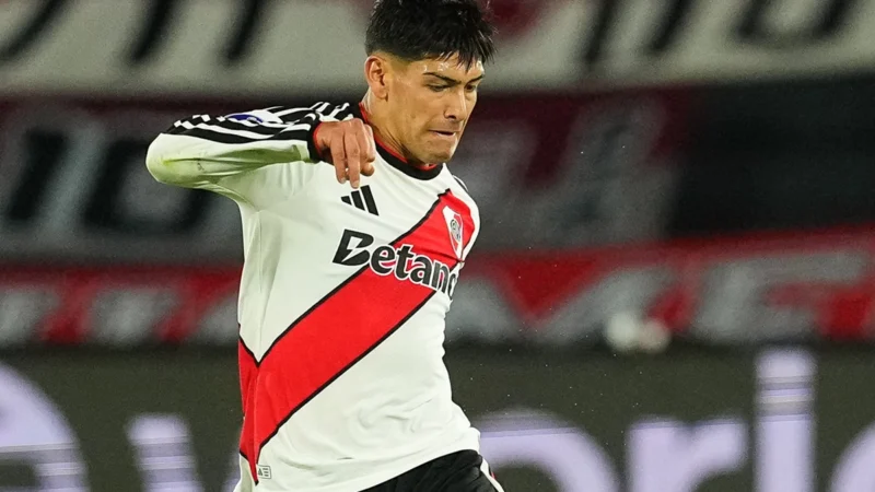 River abrió la cuenta ante Racing con gol de Lautaro Rivero