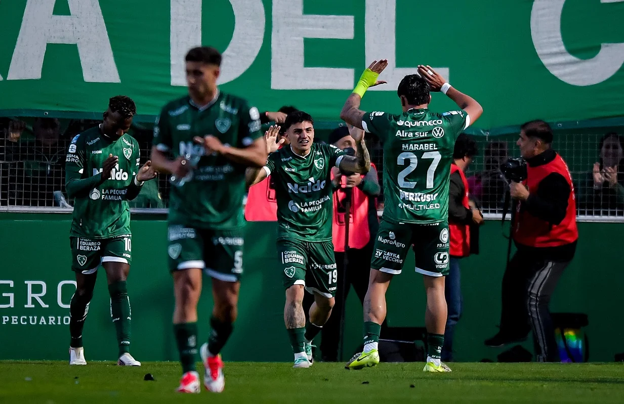 Julián Contrera abrió la cuenta para Sarmiento ante River