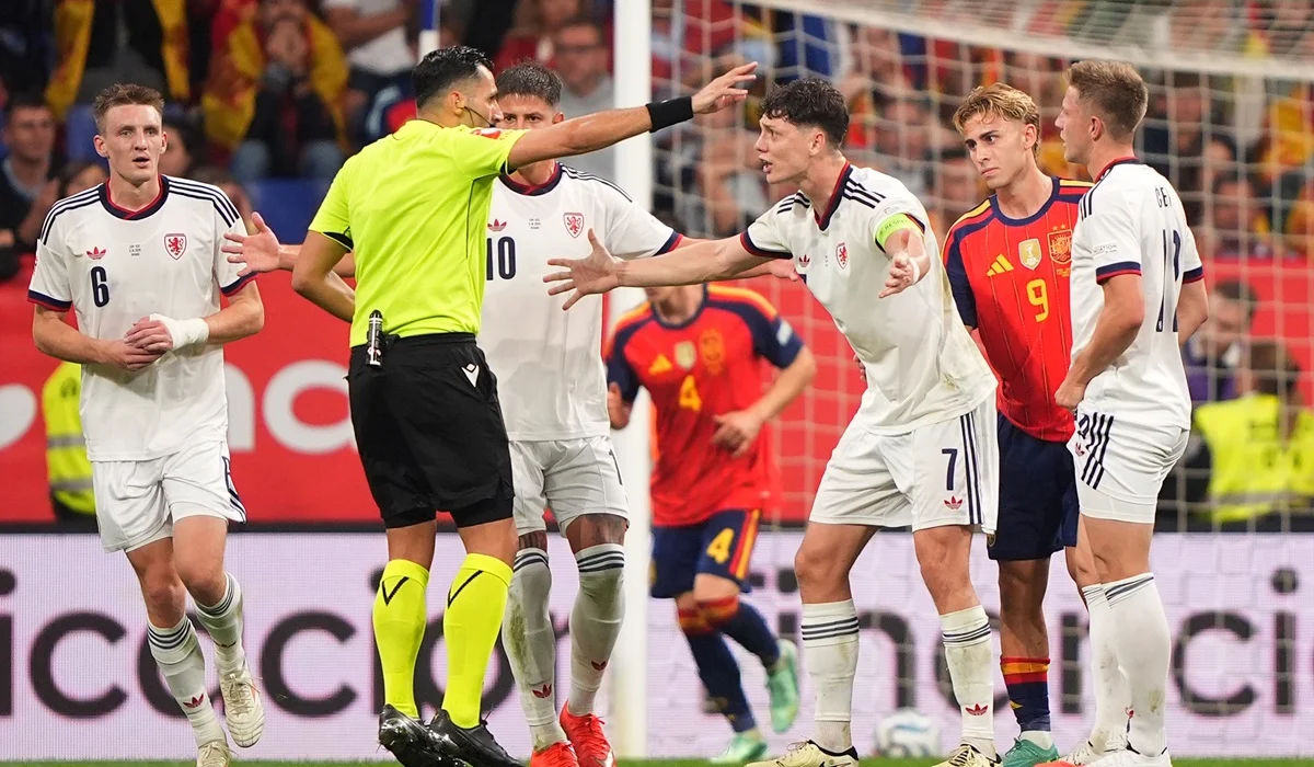Polémico gol anulado a Naderi en España – República Checa