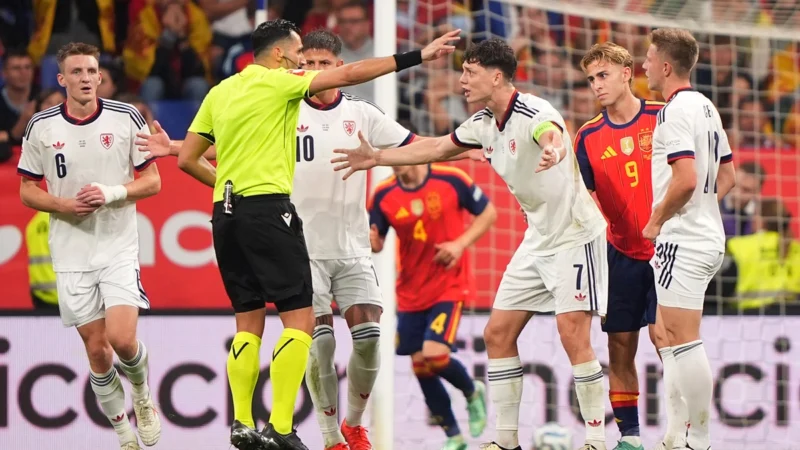 Polémico gol anulado a Naderi en España – República Checa