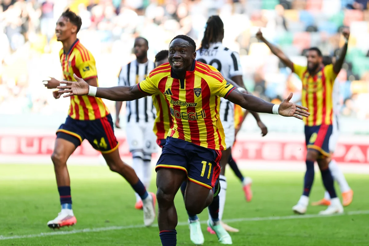 Lecce goleó a un Udinese que es una máquina de perder
