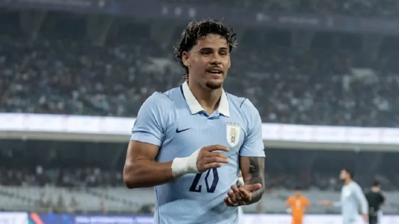 Uruguay goleó a la India y cerró la gira debut de Diego Forlán con una aplastante victoria