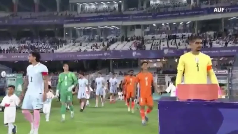 ¿Por qué los jugadores de Uruguay salieron con medias rosas ante India?