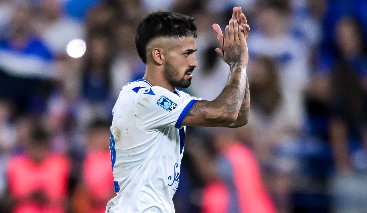 Manuel Lanzini salió lesionado en el inicio del Vélez – Platense