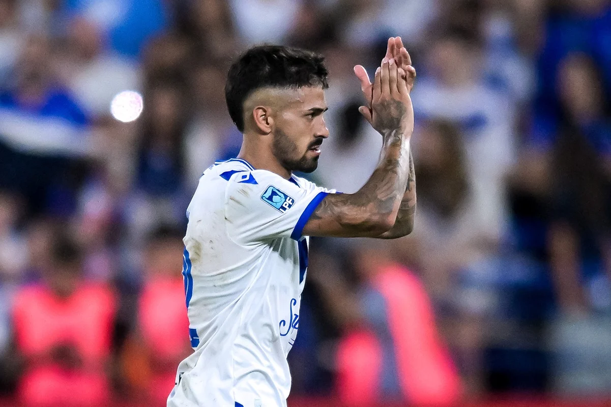 Manuel Lanzini salió lesionado en el inicio del Vélez – Platense
