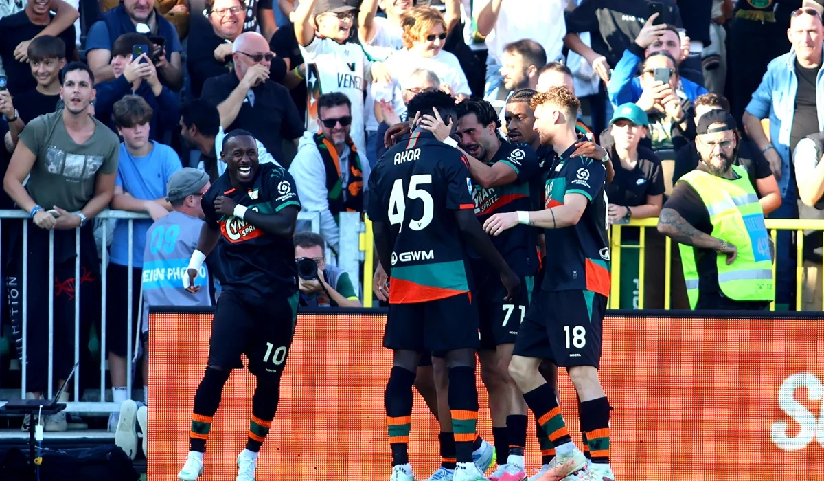 Venezia dio el golpe ante Napoli y celebró su primer triunfo en Serie A tras seis derrotas
