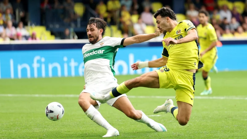 Elche cruzó al arbitraje y al VAR tras su empate sin goles en Villarreal