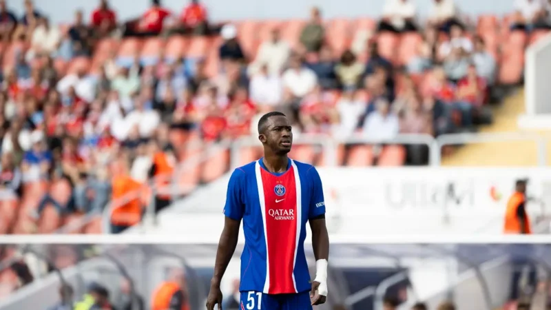 El ecuatoriano William Pacho se llevó el puesto 20 en el Balón de Oro 2026 en su debut en la gran fiesta